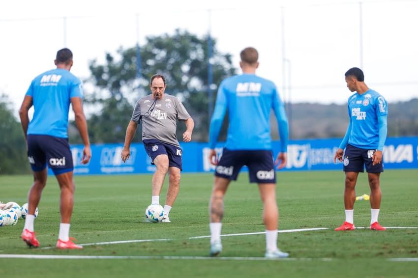 Rogério Ceni participa de treino do Bahia na Cidade Tricolor (Foto: Rafael Rodrigues / EC Bahia)