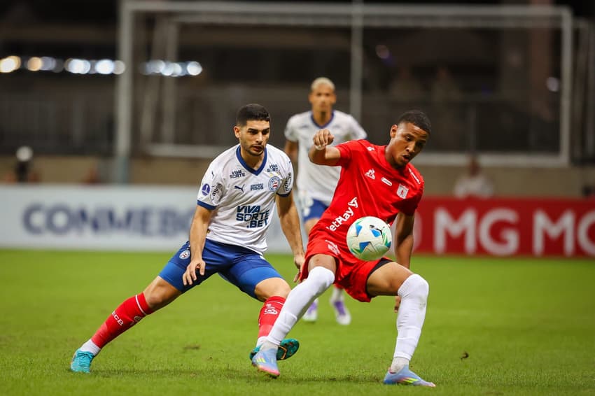 Michel Araújo em ação contra o América de Cali na Arena Fonte Nova (Foto: Rafael do Carmo / Lance!)
