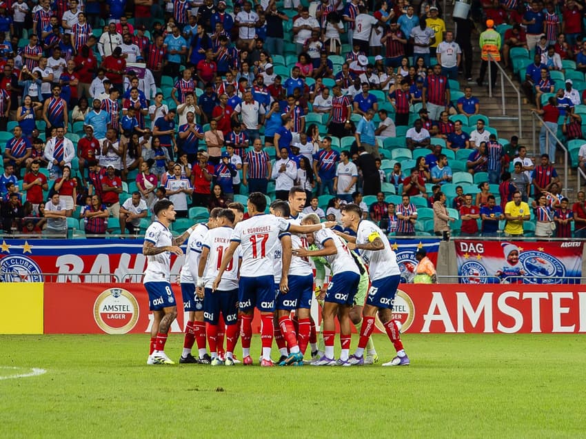 Jogadores do Bahia no gramado da Arena Fonte Nova (Foto: Letícia Martins/EC Bahia)
