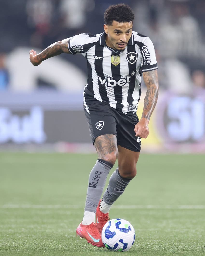 Gregore em ação pelo Botafogo contra o Vitória (Foto: Vítor Silva/Botafogo)