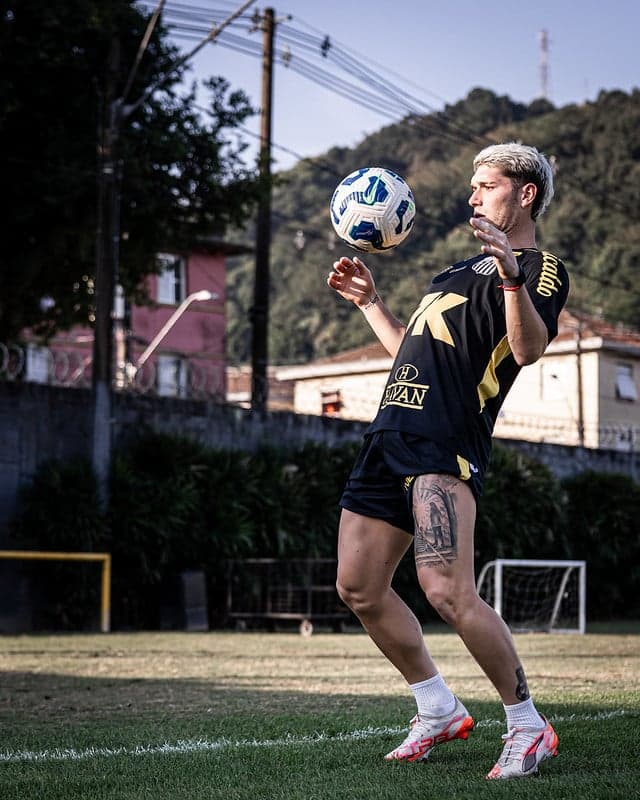 Rollheiser retorna de suspensão no duelo contra o Mirassol. (Foto: Raul Baretta/ Santos FC)