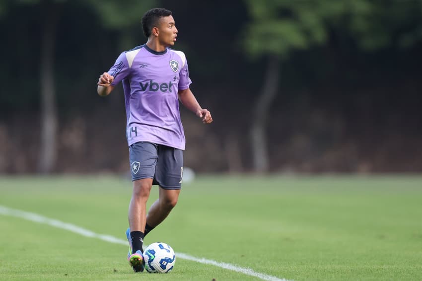 Jordan Barrera em treino do Botafogo no CT Lonier (Foto: Vítor Silva/Botafogo)
