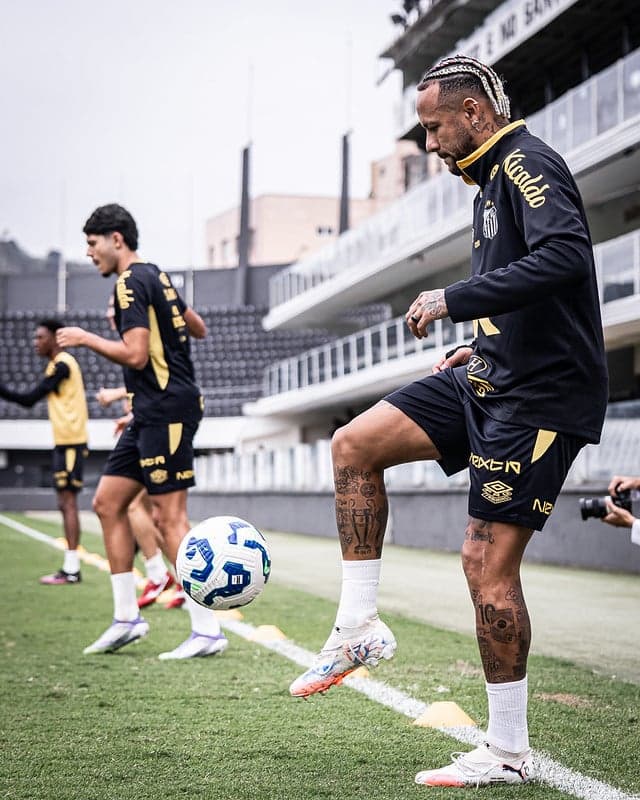Santos treinou na manhã desta sexta-feira (18), na Vila Belmiro. (Foto: Raul Baretta/ Santos FC)