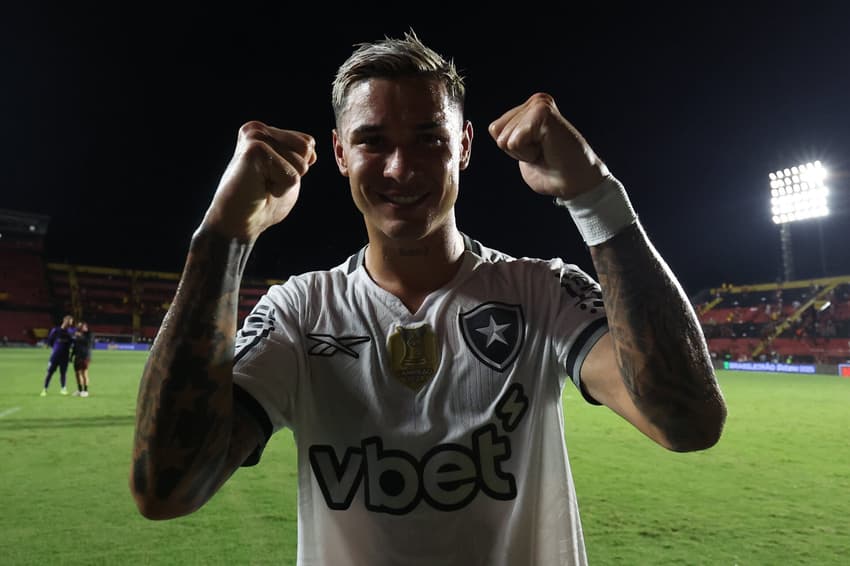 Mateo Ponte comemorando a vitória do Botafogo sobre o Sport (Foto: Vítor Silva/Botafogo)