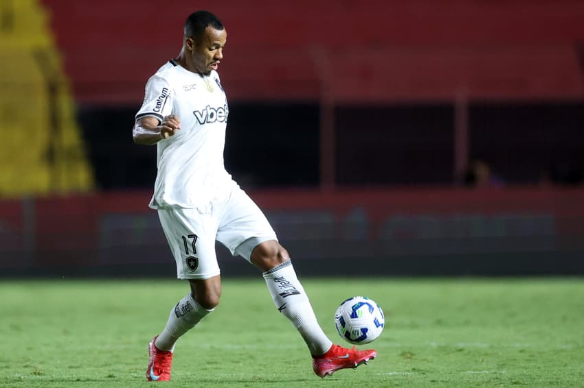 Marlon Freitas em ação durante Sport x Botafogo