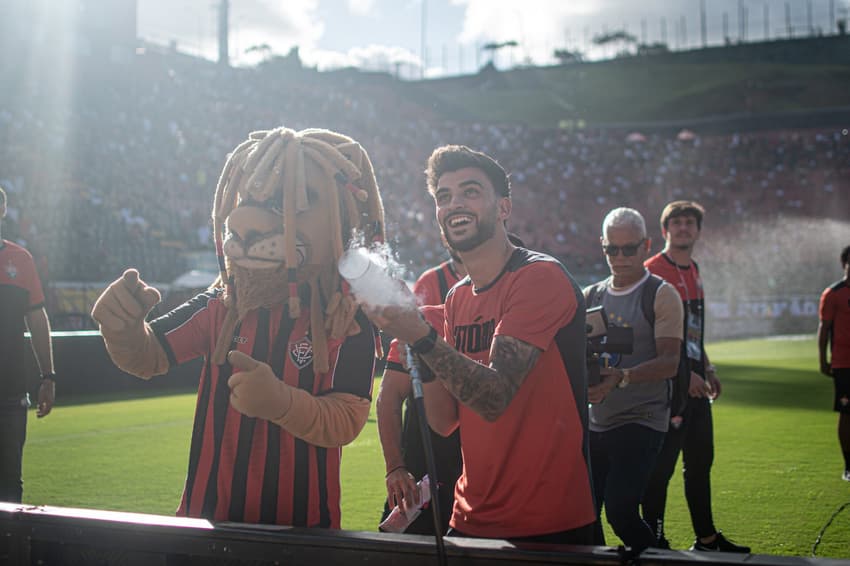 Rúben Ismael foi apresentado à torcida no Barradão (Foto: Victor Ferreira / EC Vitória)