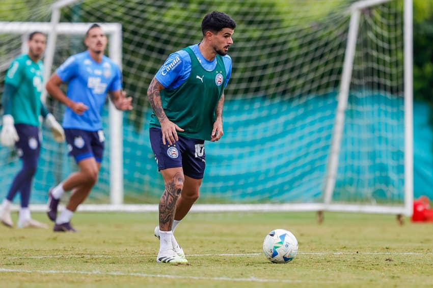 Cauly treina antes da partida contra o América de Cali (Foto: Rafael Rodrigues / EC Bahia)