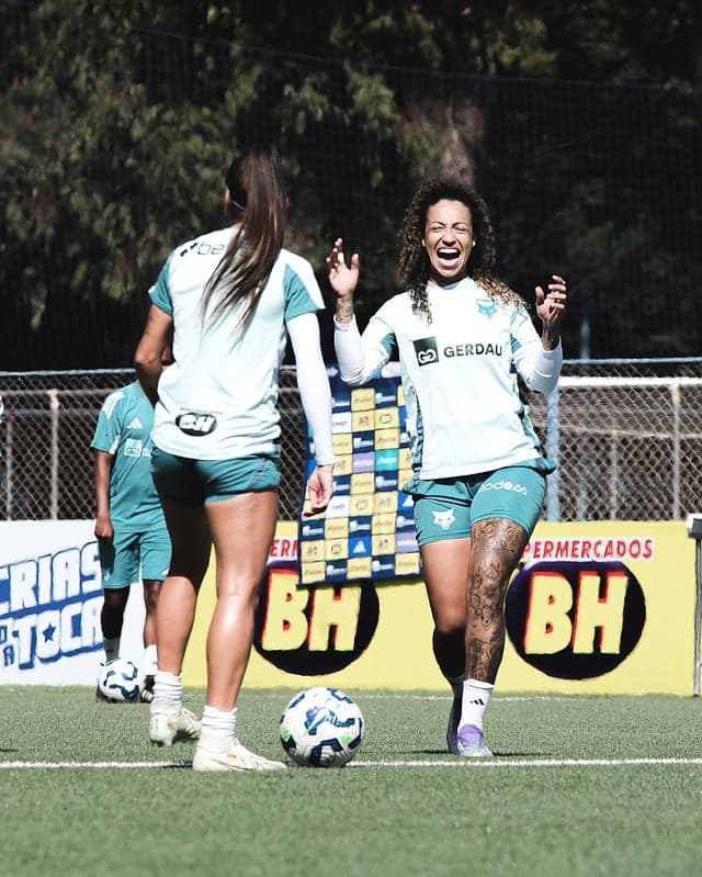 Treino da equipe feminina do Cruzeiro na Toca da Raposa (Foto: Gustavo Martins/Cruzeiro)