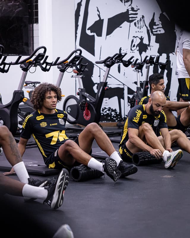 Jogadores do Santos treinam no CT Rei Pelé. (Foto: Raul Baretta/ Santos FC)