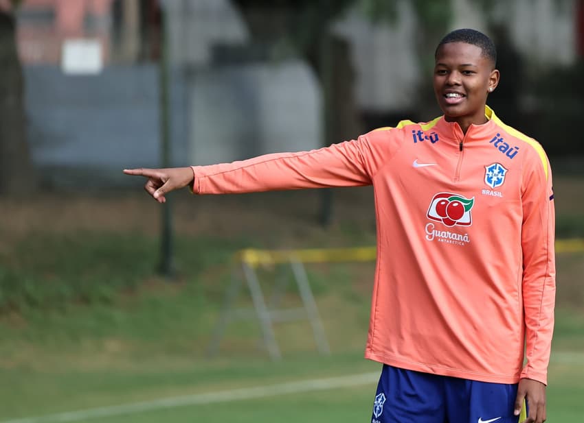 Jhonson, craque do Corinthians, durante treino da Seleção em Quito. (Foto: Lívia Villas Boas / CBF)