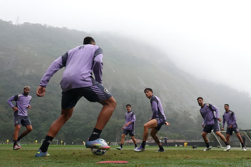 Elenco do Botafogo em treino no CT Lonier (Foto: Vítor Silva/Botafogo)