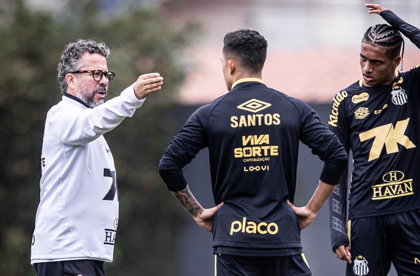 Cleber Xavier está pressionado no cargo (Fotos: Raul Baretta/ Santos FC)