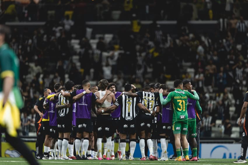 Time do Atlético-MG após classificação na Sul-Americana (Foto: Pedro Souza / Atlético)