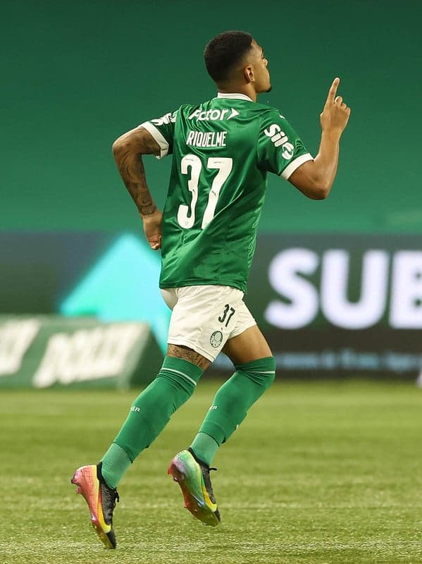 Riquelme, atacante do Palmeiras