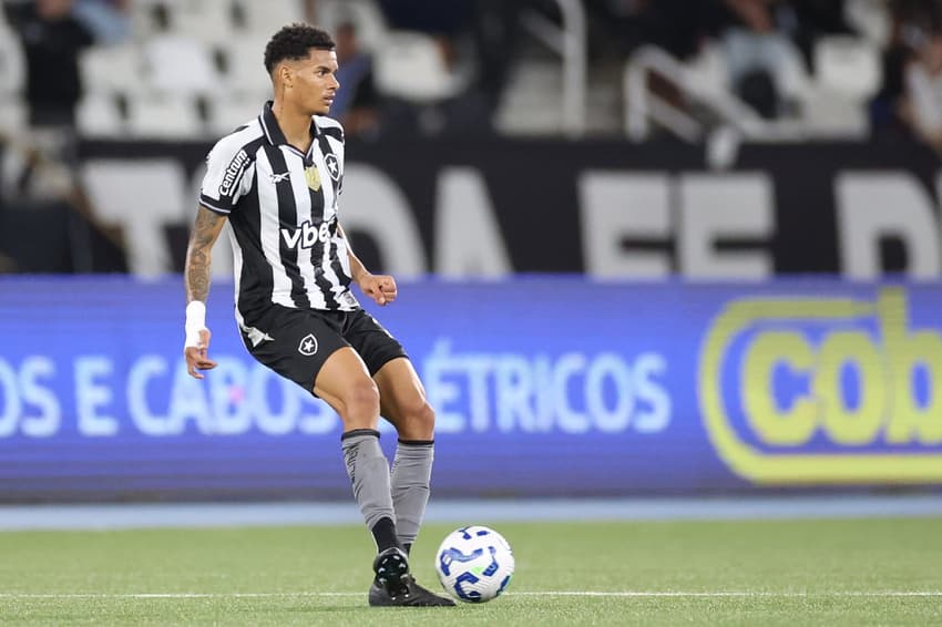Newton vem de três jogos como titular no Botafogo (Foto: Vítor Silva/Botafogo)