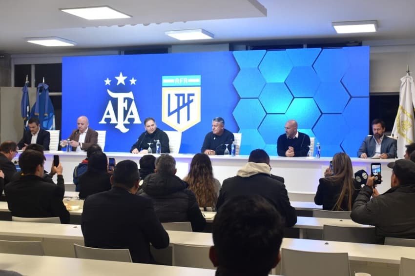 Reunião entre presidentes de clubes, e autoridades na AFA