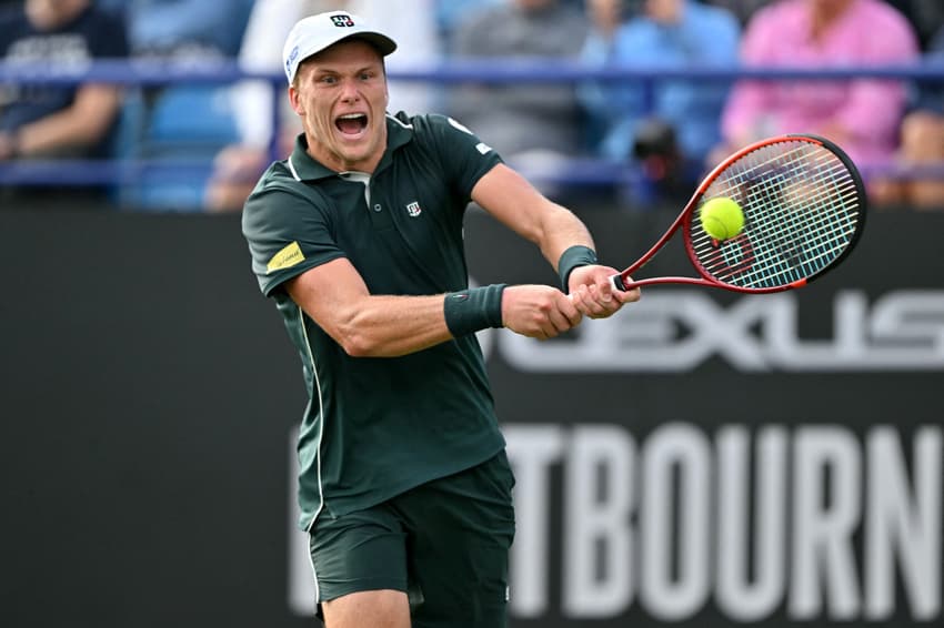 O americano Jenson Brooksby na vitória sobre o francês Ugo Humbert em Eastbourne International tennis tournament in Eastbourne, southern England, on June 27, 2025. (Photo by Glyn KIRK / AFP)