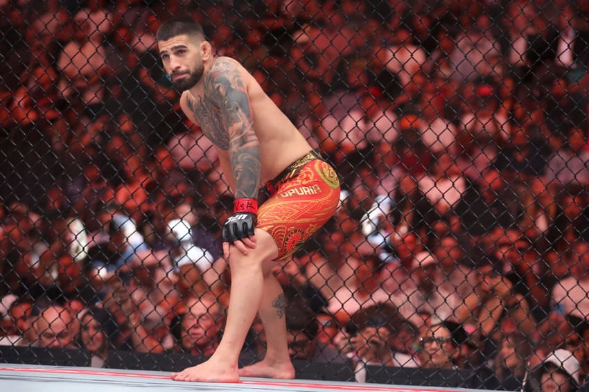 Ilia Topuria derrotou o Charles do Bronx no UFC 317 (Foto: Ian Maule/AFP)