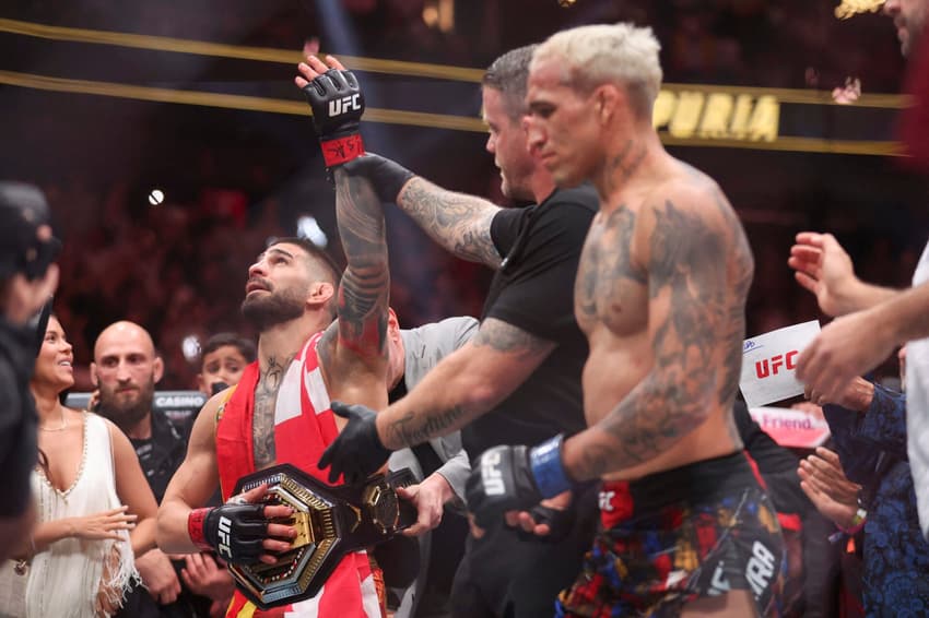 Ilia Topuria derrotou o Charles do Bronx no UFC 317 (Foto: Ian Maule/AFP)