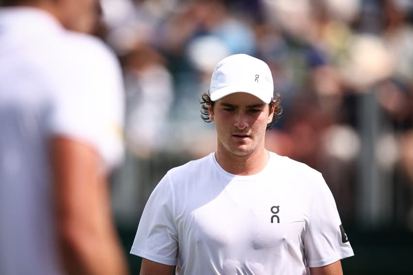 João Fonseca em jogo de Wimbledon (Foto: HENRY NICHOLLS / AFP) / RESTRICTED TO EDITORIAL USE