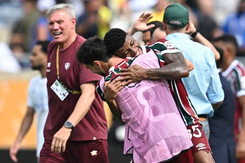 Hércules comemora com Martinelli em Fluminense x Al-Hilal