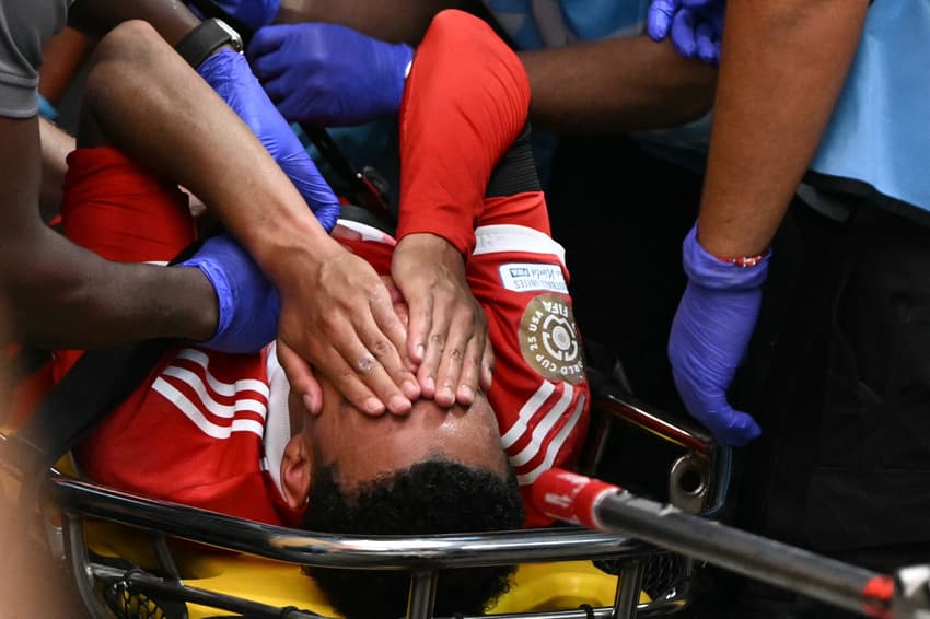 Musiala sofreu grave lesão na partida contra o PSG (Foto: PATRICIA DE MELO MOREIRA / AFP)
