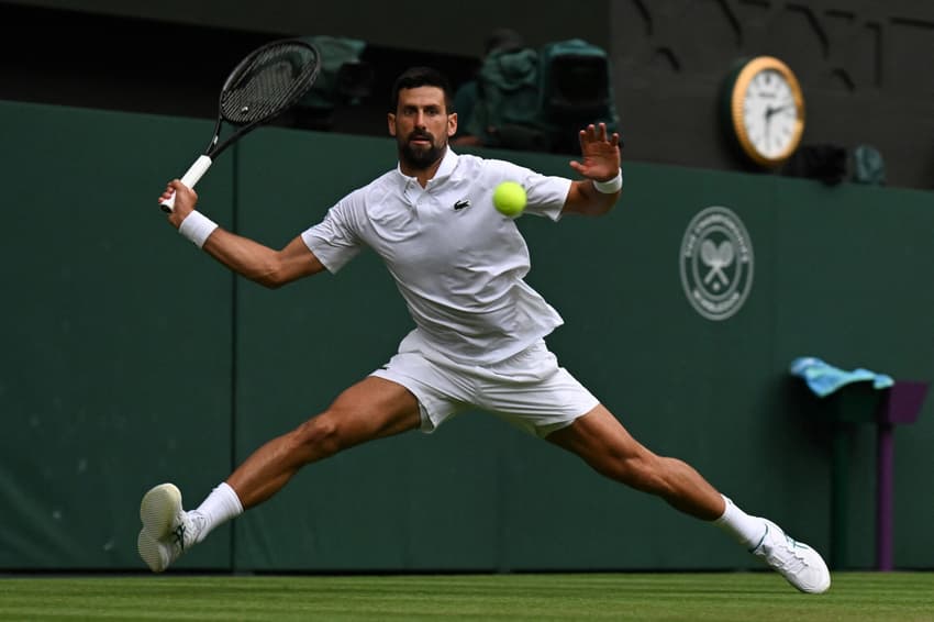 O sérvio Novak Djokovic na vitória sobre o compatriota Miomir Kecmanovic (Foto: Glyn KIRK / AFP)