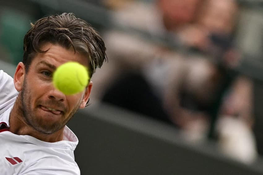 O britânico Cameron Norrie venceu uma batalha contra o chileno Nicolas Jarry em Wimbledon (Foto: Glyn KIRK / AFP)