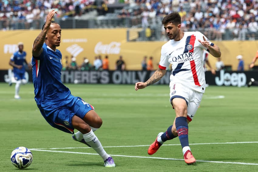 João Pedro e Beraldo foram observados por Ancelotti em Chelsea x PSG (Foto: FRANCK FIFE / AFP)