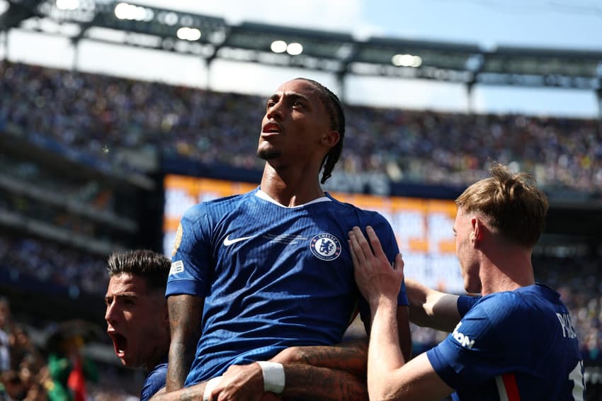João Pedro comemora gol do Chelsea contra o PSG no Mundial (Foto: FRANCK FIFE / AFP)