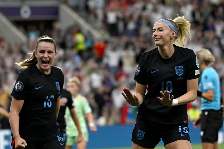 Kelly comemora gol da vitória da Inglaterra sobre a Itália na Eurocopa Feminina (Foto: Miguel Medina / AFP)