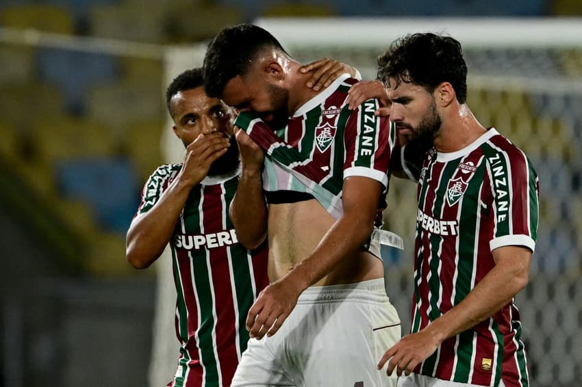 Ignácio deixa o gramado chorando após lesão em Fluminense x Palmeiras