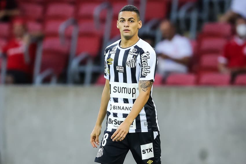 Kaiky foi revelado pelo Santos (Foto: Pedro H. Tesch/AGIF)