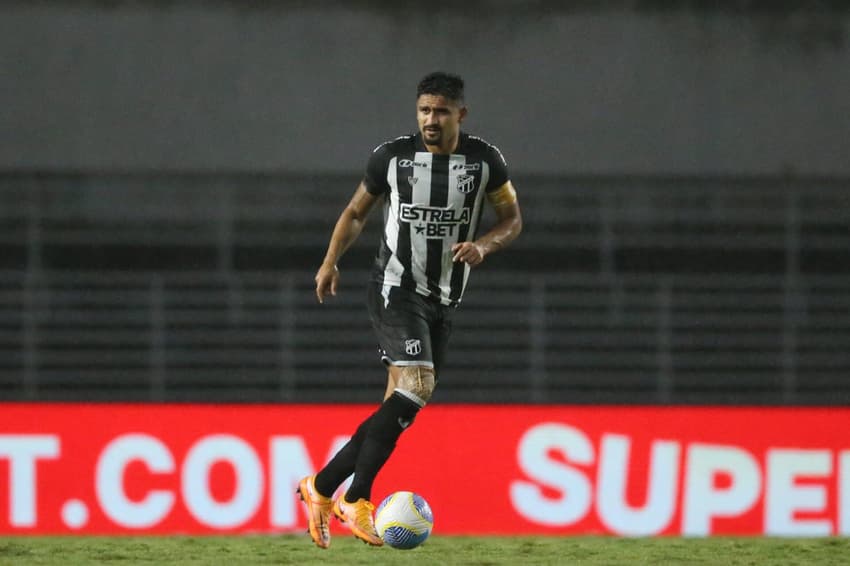 Zagueiro Ramon Menezes (Foto: Marlon Costa/AGIF)