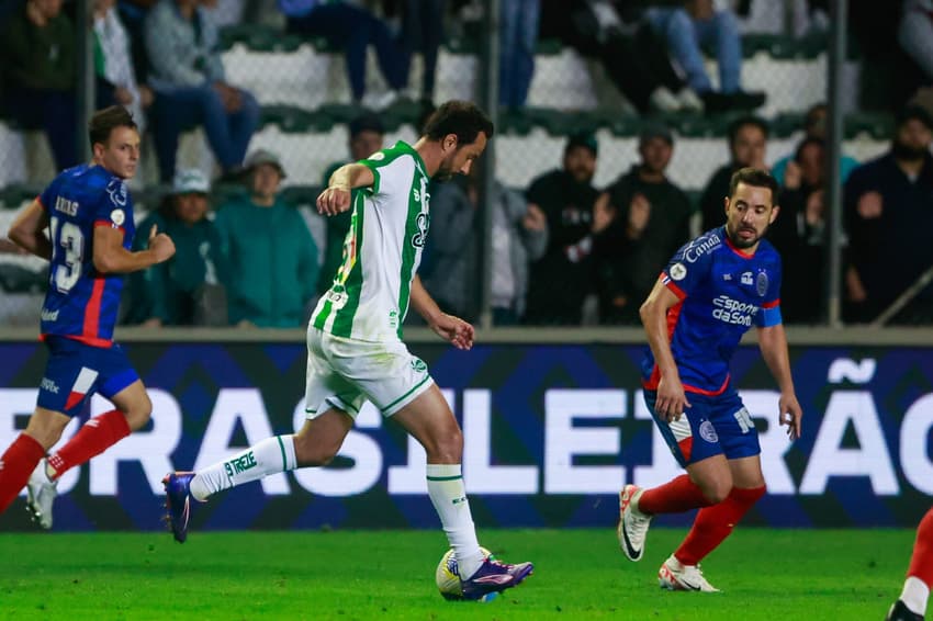 Nenê e Everton Ribeiro em Juventude x Bahia (Luiz Erbes/AGIF)