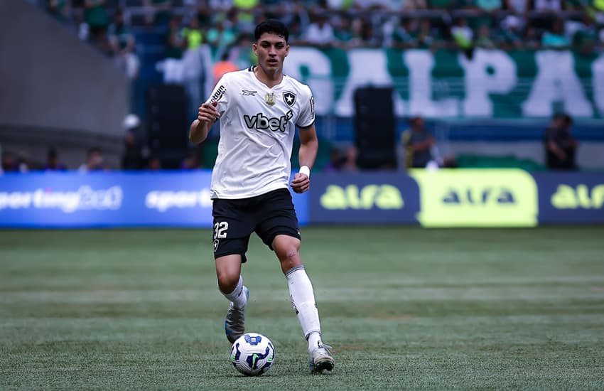 Santos vai lucrar quase R$ 10 milhões com a venda de Jair do Botafogo ao clube inglês. (Foto: Fabio Giannelli/AGIF)