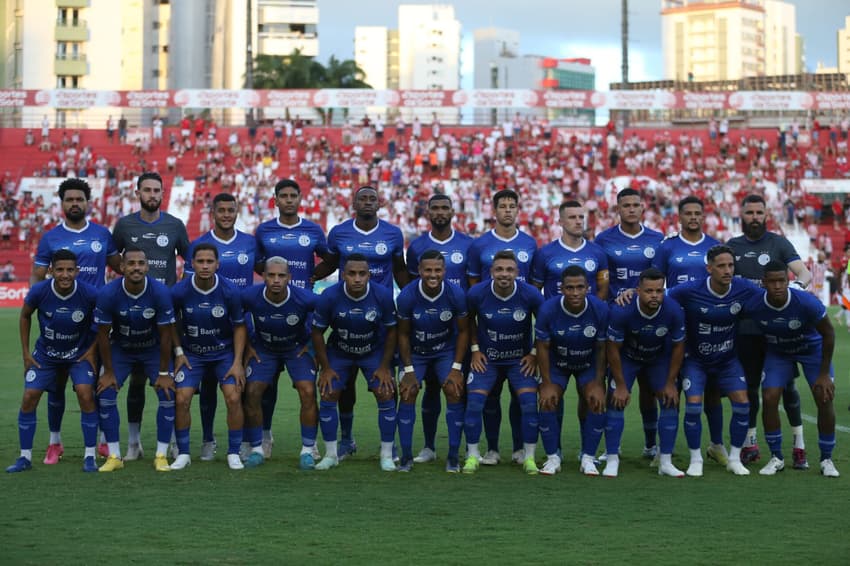 Time do Confiança antes de confronto contra o Náutico (Foto: Marlon Costa/AGIF)