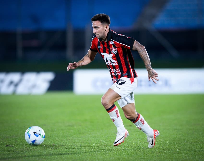 Gustavo Mosquito em ação contra o Cerro Largo, pela Sul-Americana (Foto: Jhony Pinho / AGIF)