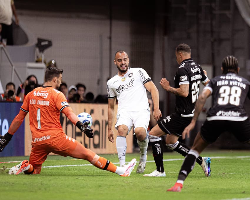 Lance do jogo entre Vasco e Botafogo (Foto: Mateus Dutra/AGIF)
