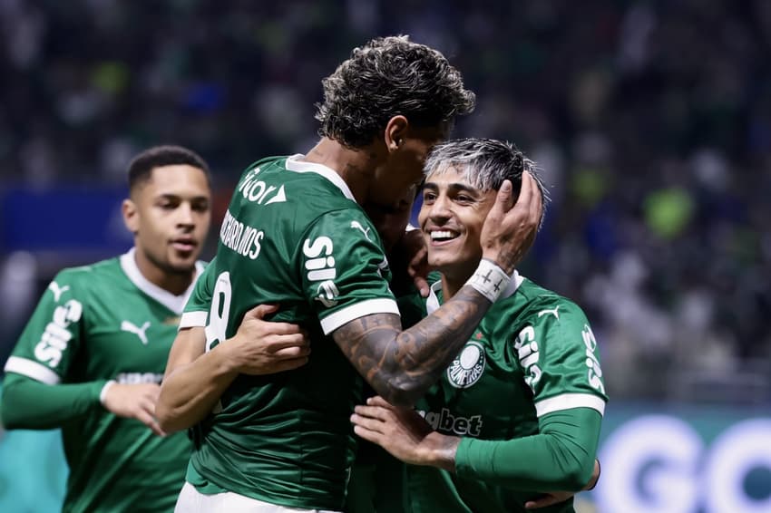 Jogadores do Palmeiras comemoram gol contra o Mirassol (Foto: Marcello Zambrana/AGIF)