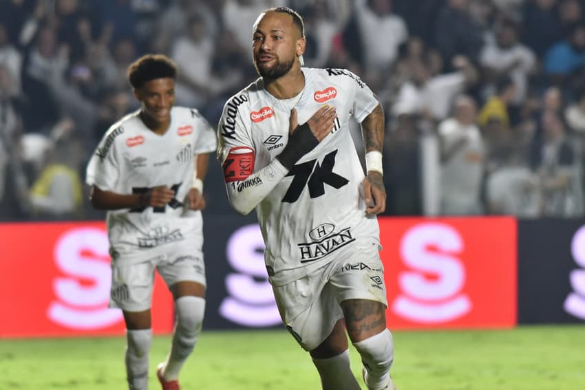 Neymar comemora gol em Santos x Flamengo