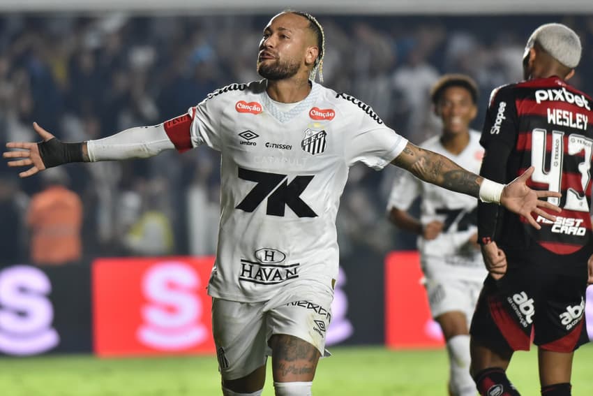 Neymar comanda a vitória do Santos diante do Flamengo na Vila Belmiro. (Foto: Jota Erre/AGIF)