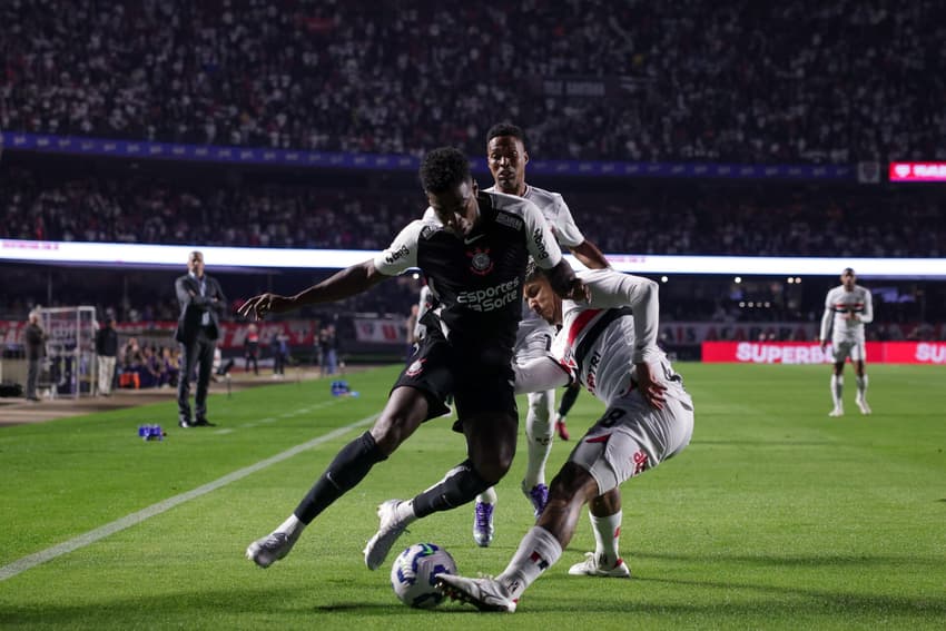 Alan Franco e Feliz Torres em São Paulo x Corinthians (Foto: Ettore Chiereguini/AGIF)