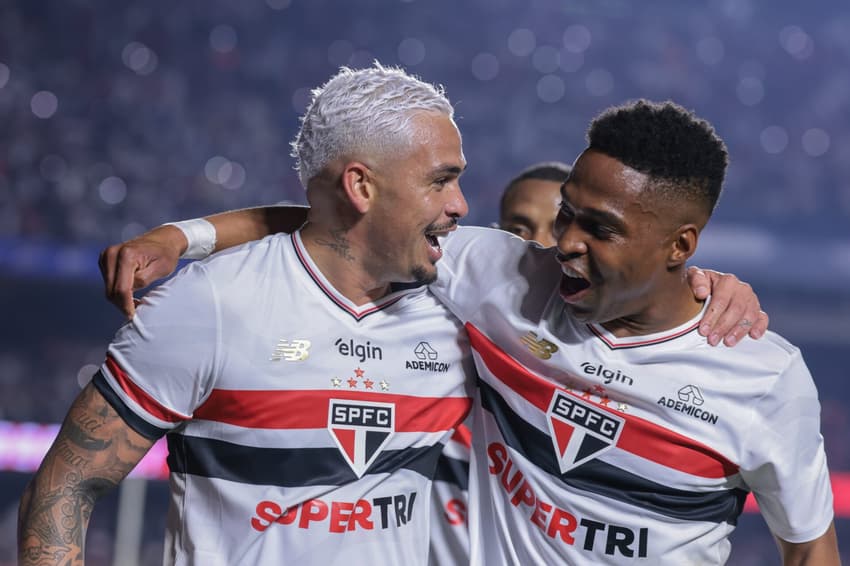 Luciano e Weldell em atuação pelo São Paulo no clássico diante do Corinthians, no Morumbis. (Foto: Marcello Zambrana/AGIF)