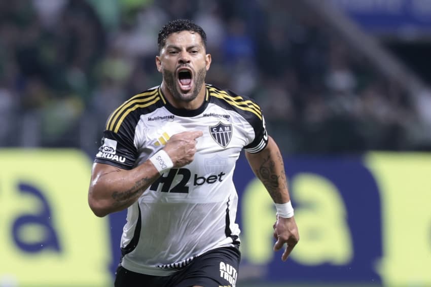 Hulk comemora gol de falta pelo Atlético-MG contra o Palmeiras (Foto: Marcello Zambrana/AGIF)