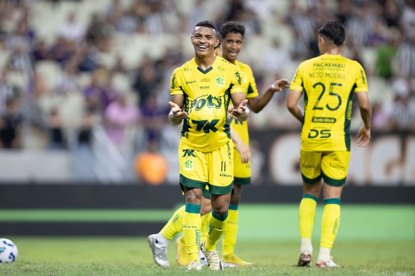 Negueba comemora gol contra o Ceará (Foto: Baggio Rodrigues/AGIF)