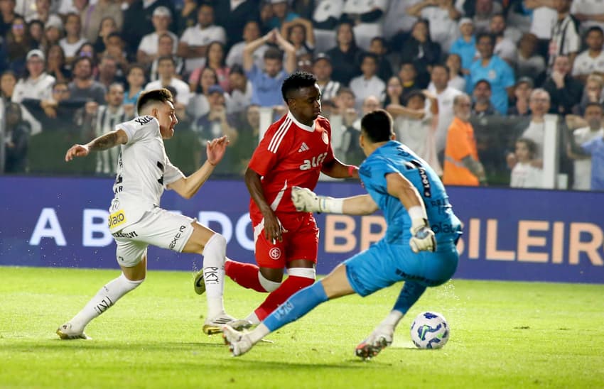 Carbonero no lance do gol do Internacional pelo Brasileirão