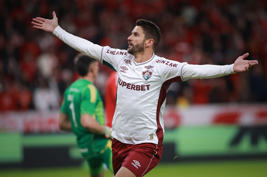 Everaldo comemora gol do Fluminense diante do Internacional (Foto: Maxi Franzoi/AGIF)