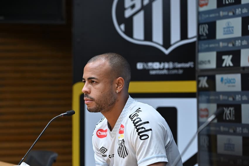 Mayke pode fazer a estreia pelo Santos no duelo diante do Juventude, na próxima segunda-feira (4), no Morumbis. (Foto: Jota Erre/AGIF)