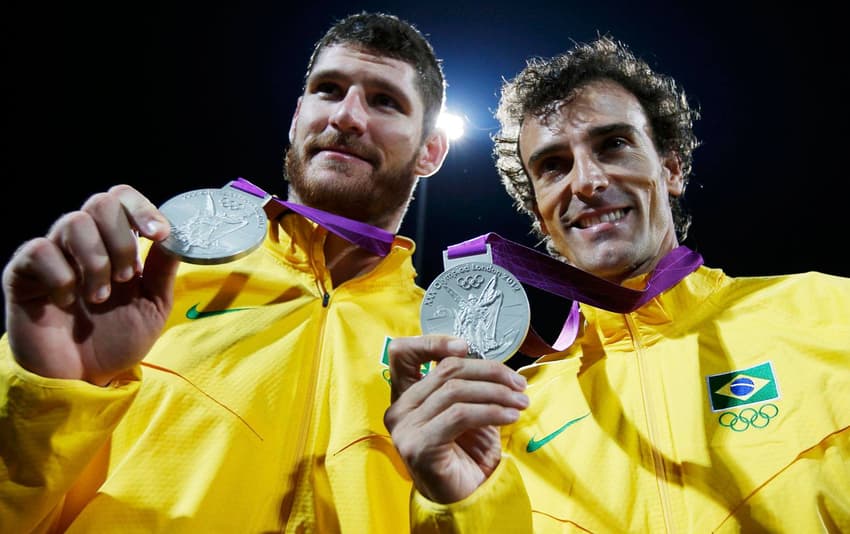Alison e Emanuel, medalha de prata em Londres 2012 (foto: Divulgação FIVB)
